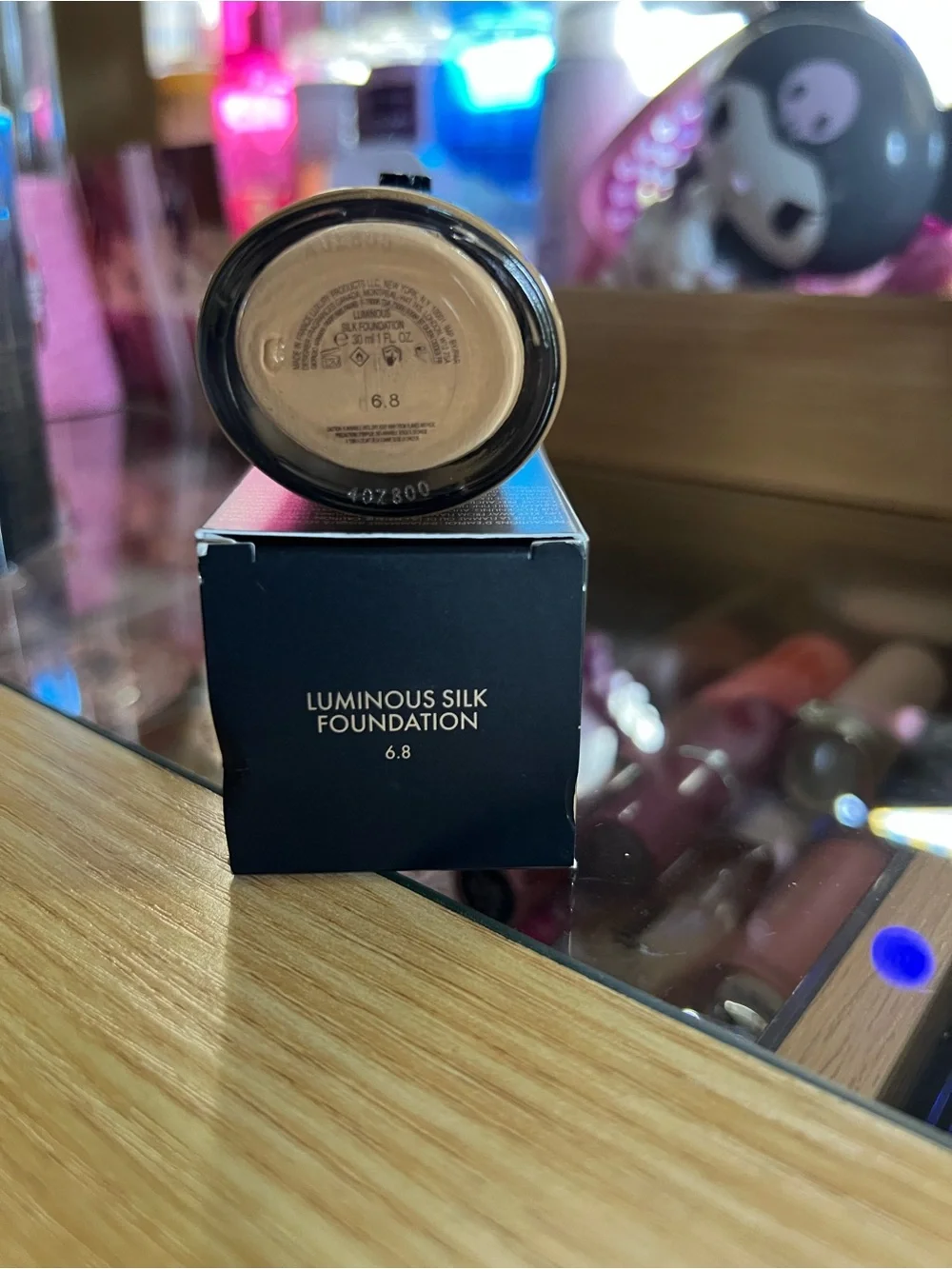 ARMANI BEAUTY Luminous Silk Natural Glow Blurring Liquid Foundation with 24 Hour